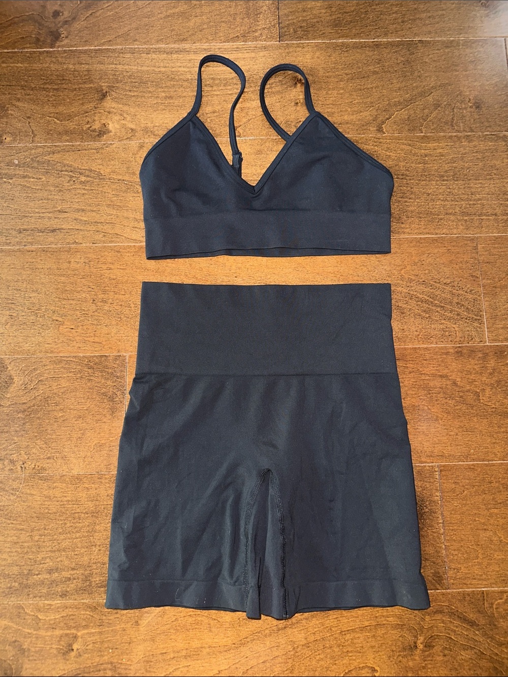 SKIMS SOFT SMOOTHING SEAMLESS BRALETTE + SHORT ONYX SMALL